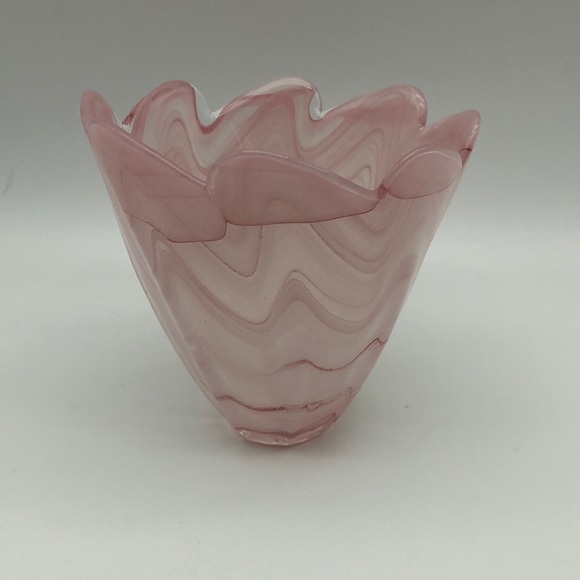 PINK glass vase and small glass cup. - Picture 5 of 12